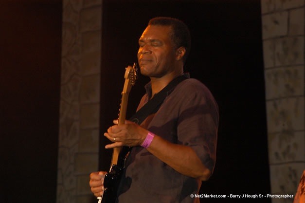 The Robert Cray Band @ The Aqueduct on Rose Hall - Friday, January 26, 2007 - 10th Anniversary - Air Jamaica Jazz & Blues Festival 2007 - The Art of Music - Tuesday, January 23 - Saturday, January 27, 2007, The Aqueduct on Rose Hall, Montego Bay, Jamaica - Negril Travel Guide, Negril Jamaica WI - http://www.negriltravelguide.com - info@negriltravelguide.com...!