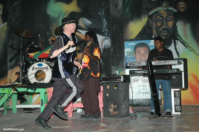 Frankie Paul & King Yellowman - Bobby Dread - Swallow - backed by the Indika Band - MC Earl Polkadot - Presented by Boubon Beach Restaurant, Beach Bar & Oceanfront Accommodations - Negril Travel Guide, Negril Jamaica WI - http://www.negriltravelguide.com - info@negriltravelguide.com...!