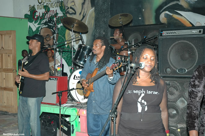 The Messenger, Reggae Super Star - Luciano - Gregory Isaacs - Bobby Dread - Swallow - backed by the Indika Band - Boubon Beach Restaurant, Beach Bar & Oceanfront Accommodations - Negril Travel Guide, Negril Jamaica WI - http://www.negriltravelguide.com - info@negriltravelguide.com...!