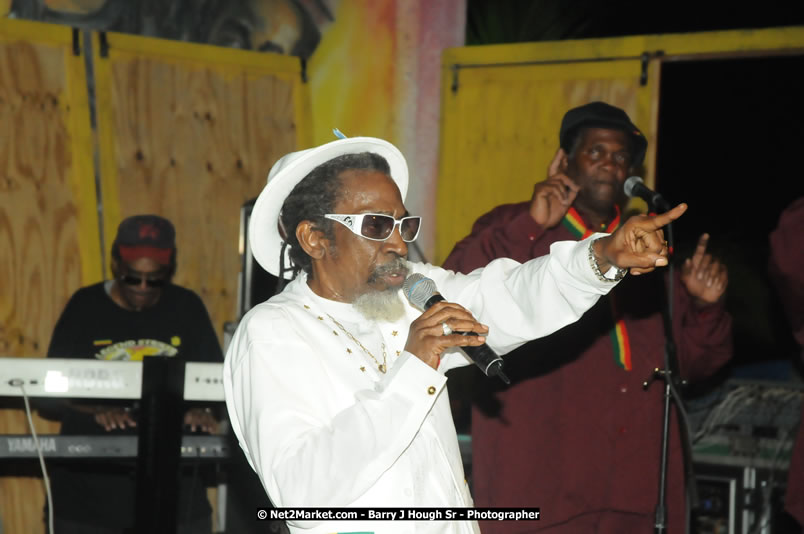 Bunny Wailer & King Yellowman at Bourbon Beach - Monday, February 25, 2008 - Bourbin Beach Restaurant, Bar, Oceanfront Accommodatioins, Live Reggae Music & Disco, Norman Manley Boulevard, Negril, Westmoreland, Jamaica W.I. - Photographs by Net2Market.com - Barry J. Hough Sr, Photographer - Negril Travel Guide, Negril Jamaica WI - http://www.negriltravelguide.com - info@negriltravelguide.com...!