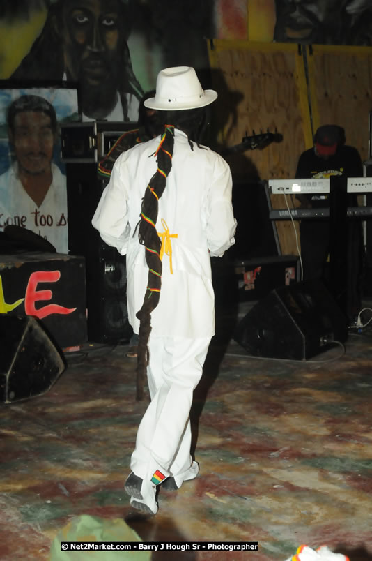 Bunny Wailer & King Yellowman at Bourbon Beach - Monday, February 25, 2008 - Bourbin Beach Restaurant, Bar, Oceanfront Accommodatioins, Live Reggae Music & Disco, Norman Manley Boulevard, Negril, Westmoreland, Jamaica W.I. - Photographs by Net2Market.com - Barry J. Hough Sr, Photographer - Negril Travel Guide, Negril Jamaica WI - http://www.negriltravelguide.com - info@negriltravelguide.com...!