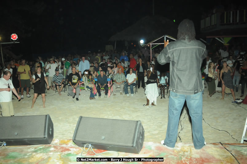 Bunny Wailer & King Yellowman at Bourbon Beach - Monday, February 25, 2008 - Bourbin Beach Restaurant, Bar, Oceanfront Accommodatioins, Live Reggae Music & Disco, Norman Manley Boulevard, Negril, Westmoreland, Jamaica W.I. - Photographs by Net2Market.com - Barry J. Hough Sr, Photographer - Negril Travel Guide, Negril Jamaica WI - http://www.negriltravelguide.com - info@negriltravelguide.com...!