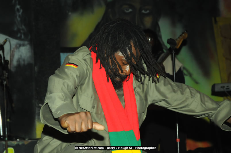 Bunny Wailer & King Yellowman at Bourbon Beach - Monday, February 25, 2008 - Bourbin Beach Restaurant, Bar, Oceanfront Accommodatioins, Live Reggae Music & Disco, Norman Manley Boulevard, Negril, Westmoreland, Jamaica W.I. - Photographs by Net2Market.com - Barry J. Hough Sr, Photographer - Negril Travel Guide, Negril Jamaica WI - http://www.negriltravelguide.com - info@negriltravelguide.com...!