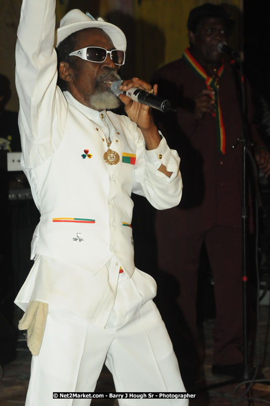 Bunny Wailer & King Yellowman at Bourbon Beach - Monday, February 25, 2008 - Bourbin Beach Restaurant, Bar, Oceanfront Accommodatioins, Live Reggae Music & Disco, Norman Manley Boulevard, Negril, Westmoreland, Jamaica W.I. - Photographs by Net2Market.com - Barry J. Hough Sr, Photographer - Negril Travel Guide, Negril Jamaica WI - http://www.negriltravelguide.com - info@negriltravelguide.com...!