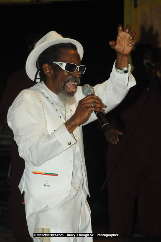 Bunny Wailer & King Yellowman at Bourbon Beach - Monday, February 25, 2008 - Bourbin Beach Restaurant, Bar, Oceanfront Accommodatioins, Live Reggae Music & Disco, Norman Manley Boulevard, Negril, Westmoreland, Jamaica W.I. - Photographs by Net2Market.com - Barry J. Hough Sr, Photographer - Negril Travel Guide, Negril Jamaica WI - http://www.negriltravelguide.com - info@negriltravelguide.com...!