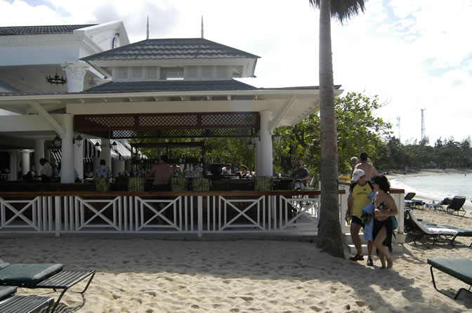 CHA / Caribbean MarketPlace Press Lunch & Briefing at Seagrapes Restaurant, Half Moon - Caribbean MarketPlace 2005 by the Caribbean Hotel Association - Negril Travel Guide, Negril Jamaica WI - http://www.negriltravelguide.com - info@negriltravelguide.com...!