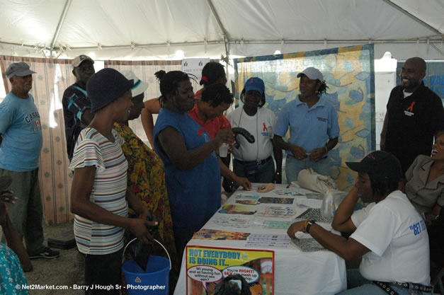 Free Clinic at Lucea Plaza, Caribbean Medical Mission, Wednesday, October 18, 2006 - Negril Travel Guide, Negril Jamaica WI - http://www.negriltravelguide.com - info@negriltravelguide.com...!