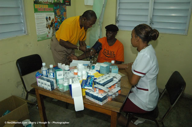 Petersfield Clinic - Caribbean Medical Mission, Thursday, October 19, 2006 - Negril Travel Guide, Negril Jamaica WI - http://www.negriltravelguide.com - info@negriltravelguide.com...!