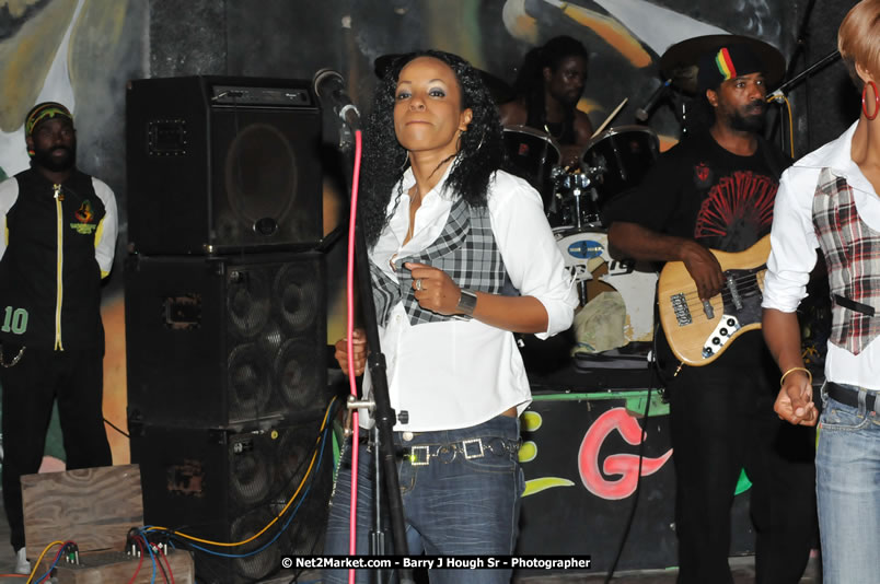  Coco Tea & Silver Cat at Bourbon Beach - Money Cologne Promotions presents The Growning of Coco Tea & Silver Cat at Bourbon Beach, Norman Manley Boulevard, Negril , Westmoreland, Jamaica W.I. - Monday, April 14, 2008 - Photographs by Barry J. Hough Sr. Photojournalist/Photograper - Photographs taken with a Nikon D70, D100, or D300 - Negril Travel Guide, Negril Jamaica WI - http://www.negriltravelguide.com - info@negriltravelguide.com...!