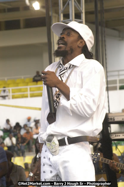 Beenie Man - Cure Fest 2007 - Longing For Concert at Trelawny Multi Purpose Stadium, Trelawny, Jamaica - Sunday, October 14, 2007 - Cure Fest 2007 October 12th-14th, 2007 Presented by Danger Promotions, Iyah Cure Promotions, and Brass Gate Promotions - Alison Young, Publicist - Photographs by Net2Market.com - Barry J. Hough Sr, Photographer - Negril Travel Guide, Negril Jamaica WI - http://www.negriltravelguide.com - info@negriltravelguide.com...!