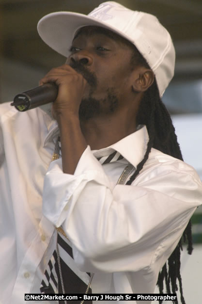 Beenie Man - Cure Fest 2007 - Longing For Concert at Trelawny Multi Purpose Stadium, Trelawny, Jamaica - Sunday, October 14, 2007 - Cure Fest 2007 October 12th-14th, 2007 Presented by Danger Promotions, Iyah Cure Promotions, and Brass Gate Promotions - Alison Young, Publicist - Photographs by Net2Market.com - Barry J. Hough Sr, Photographer - Negril Travel Guide, Negril Jamaica WI - http://www.negriltravelguide.com - info@negriltravelguide.com...!