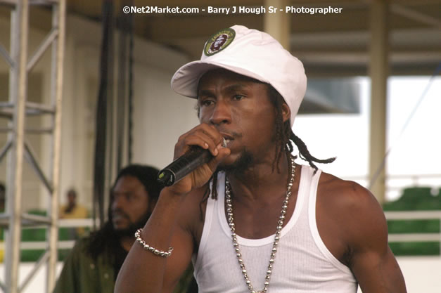 Jah Cure - Cure Fest 2007 - Longing For Concert at Trelawny Multi Purpose Stadium, Trelawny, Jamaica - Sunday, October 14, 2007 - Cure Fest 2007 October 12th-14th, 2007 Presented by Danger Promotions, Iyah Cure Promotions, and Brass Gate Promotions - Alison Young, Publicist - Photographs by Net2Market.com - Barry J. Hough Sr, Photographer - Negril Travel Guide, Negril Jamaica WI - http://www.negriltravelguide.com - info@negriltravelguide.com...!