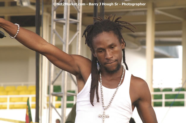 Jah Cure - Cure Fest 2007 - Longing For Concert at Trelawny Multi Purpose Stadium, Trelawny, Jamaica - Sunday, October 14, 2007 - Cure Fest 2007 October 12th-14th, 2007 Presented by Danger Promotions, Iyah Cure Promotions, and Brass Gate Promotions - Alison Young, Publicist - Photographs by Net2Market.com - Barry J. Hough Sr, Photographer - Negril Travel Guide, Negril Jamaica WI - http://www.negriltravelguide.com - info@negriltravelguide.com...!