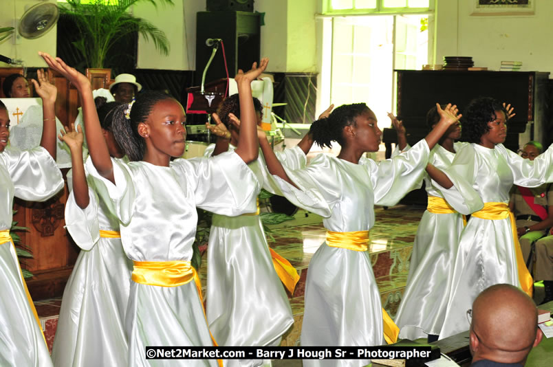 Lucea United Church - Unitied Church in Jamaica and Cayman Islands - Worship Service & Celebration of the Sacrament of Holy Communion - Special Guests: Hanover Homecoming Foundation & His excellency The Most Honourable Professor Sir Kenneth Hall Governor General of Jamaica - Sunday, August 3, 2008 - Hanover Homecoming Foundation LTD Jamaica - Wherever you roam ... Hanover bids you ... come HOME - Sunday, August 3 to Saturday, August 9, 2008 - Hanover Jamaica - Photographs by Net2Market.com - Barry J. Hough Sr. Photojournalist/Photograper - Photographs taken with a Nikon D300 - Negril Travel Guide, Negril Jamaica WI - http://www.negriltravelguide.com - info@negriltravelguide.com...!