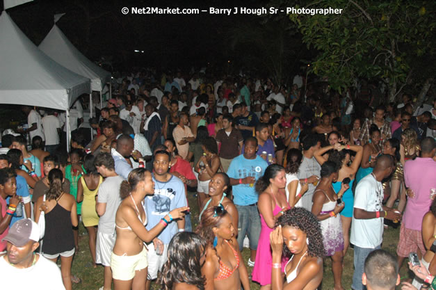 Hybrid Go Ultra - Independence Negril 2K7 - A Barefoot Beach Party @ The Hybrid Beach Cove aka Half Moon Beach Club, Sunday, August 5, 2007, Half Moon Beach, Hanover Parish, Jamaica - Negril Travel Guide.com, Negril Jamaica WI - http://www.negriltravelguide.com - info@negriltravelguide.com...!