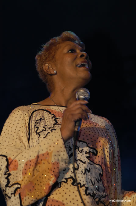 Dionne Warwick - Air Jamaica Jazz & Blues 2005 - The Art Of Music - Cinnamon Hill Golf Course, Rose Hall, Montego Bay - Negril Travel Guide, Negril Jamaica WI - http://www.negriltravelguide.com - info@negriltravelguide.com...!