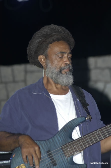 Performances - Air Jamaica Jazz & Blues 2005 - The Art Of Music - Cinnamon Hill Golf Course, Rose Hall, Montego Bay - Negril Travel Guide, Negril Jamaica WI - http://www.negriltravelguide.com - info@negriltravelguide.com...!