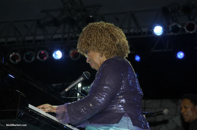 Roberta Flack - Air Jamaica Jazz & Blues 2005 - The Art Of Music - Cinnamon Hill Golf Course, Rose Hall, Montego Bay - Negril Travel Guide, Negril Jamaica WI - http://www.negriltravelguide.com - info@negriltravelguide.com...!