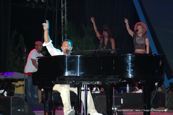 John Legend - Air Jamaica Jazz & Blues Festival 2006 - The Art of Music - Cinnamon Hill Golf Club - Rosehall Resort & Country Club, Montego Bay, Jamaica W.I. - Thursday, January 26, 2006 - Negril Travel Guide, Negril Jamaica WI - http://www.negriltravelguide.com - info@negriltravelguide.com...!