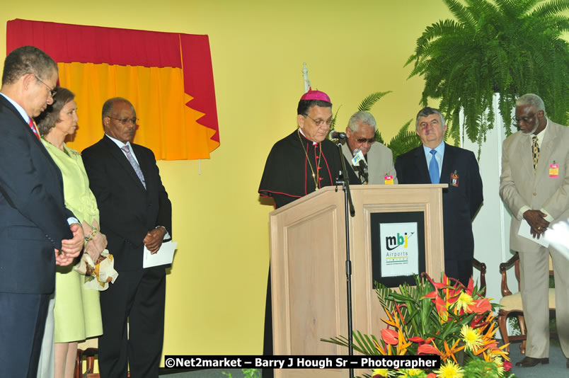 The Unveiling Of The Commemorative Plaque By The Honourable Prime Minister, Orette Bruce Golding, MP, And Their Majesties, King Juan Carlos I And Queen Sofia Of Spain - On Wednesday, February 18, 2009, Marking The Completion Of The Expansion Of Sangster International Airport, Venue at Sangster International Airport, Montego Bay, St James, Jamaica - Wednesday, February 18, 2009 - Photographs by Net2Market.com - Barry J. Hough Sr, Photographer/Photojournalist - Negril Travel Guide, Negril Jamaica WI - http://www.negriltravelguide.com - info@negriltravelguide.com...!