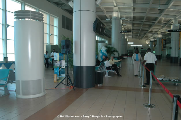 MBJ Airports Limited Welcomes WestJet Airlines - Inaugural Scheduled Service From Toronto Pearsons International Airport - Monday, December 10, 2007 - Sangster International Airport - MBJ Airports Limited, Montego Bay, Jamaica W.I. - Photographs by Net2Market.com - Barry J. Hough Sr, Photographer - Negril Travel Guide, Negril Jamaica WI - http://www.negriltravelguide.com - info@negriltravelguide.com...!