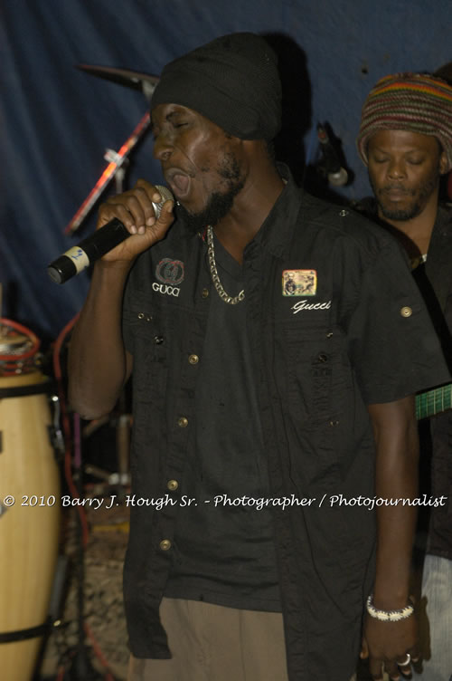 Etana - Live In Concert - One Love Reggae Concert Series 09/10 @ Negril Escape Resort and Spa, December 22, 2009, One Love Drive, West End, Negril, Westmoreland, Jamaica W.I. - Photographs by Net2Market.com - Barry J. Hough Sr, Photographer/Photojournalist - Negril Travel Guide, Negril Jamaica WI - http://www.negriltravelguide.com - info@negriltravelguide.com...!