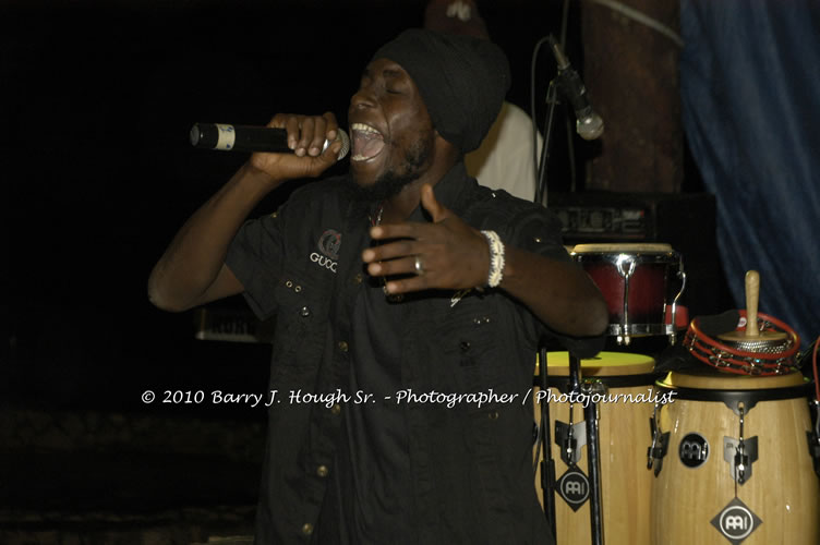 Etana - Live In Concert - One Love Reggae Concert Series 09/10 @ Negril Escape Resort and Spa, December 22, 2009, One Love Drive, West End, Negril, Westmoreland, Jamaica W.I. - Photographs by Net2Market.com - Barry J. Hough Sr, Photographer/Photojournalist - Negril Travel Guide, Negril Jamaica WI - http://www.negriltravelguide.com - info@negriltravelguide.com...!