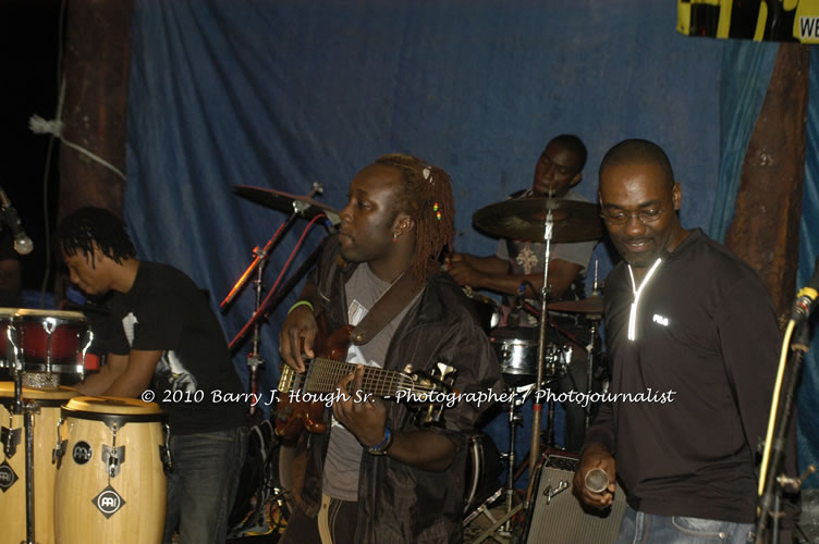 Etana - Live In Concert - One Love Reggae Concert Series 09/10 @ Negril Escape Resort and Spa, December 22, 2009, One Love Drive, West End, Negril, Westmoreland, Jamaica W.I. - Photographs by Net2Market.com - Barry J. Hough Sr, Photographer/Photojournalist - Negril Travel Guide, Negril Jamaica WI - http://www.negriltravelguide.com - info@negriltravelguide.com...!