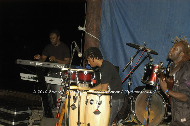 Etana - Live In Concert - One Love Reggae Concert Series 09/10 @ Negril Escape Resort and Spa, December 22, 2009, One Love Drive, West End, Negril, Westmoreland, Jamaica W.I. - Photographs by Net2Market.com - Barry J. Hough Sr, Photographer/Photojournalist - Negril Travel Guide, Negril Jamaica WI - http://www.negriltravelguide.com - info@negriltravelguide.com...!