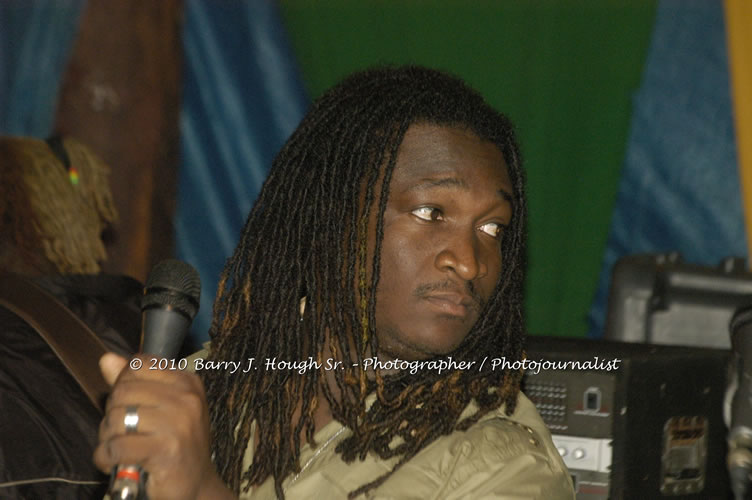 Etana - Live In Concert - One Love Reggae Concert Series 09/10 @ Negril Escape Resort and Spa, December 22, 2009, One Love Drive, West End, Negril, Westmoreland, Jamaica W.I. - Photographs by Net2Market.com - Barry J. Hough Sr, Photographer/Photojournalist - Negril Travel Guide, Negril Jamaica WI - http://www.negriltravelguide.com - info@negriltravelguide.com...!