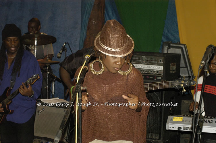 Etana - Live In Concert - One Love Reggae Concert Series 09/10 @ Negril Escape Resort and Spa, December 22, 2009, One Love Drive, West End, Negril, Westmoreland, Jamaica W.I. - Photographs by Net2Market.com - Barry J. Hough Sr, Photographer/Photojournalist - Negril Travel Guide, Negril Jamaica WI - http://www.negriltravelguide.com - info@negriltravelguide.com...!