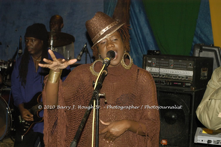 Etana - Live In Concert - One Love Reggae Concert Series 09/10 @ Negril Escape Resort and Spa, December 22, 2009, One Love Drive, West End, Negril, Westmoreland, Jamaica W.I. - Photographs by Net2Market.com - Barry J. Hough Sr, Photographer/Photojournalist - Negril Travel Guide, Negril Jamaica WI - http://www.negriltravelguide.com - info@negriltravelguide.com...!