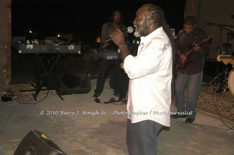 Freddy McGregor - Live In Concert @ Negril Escape Resort and Spa, One Love Drive, West End, Negril, Westmoreland, Jamaica W.I. - Photographs by Net2Market.com - Barry J. Hough Sr, Photographer/Photojournalist - Negril Travel Guide, Negril Jamaica WI - http://www.negriltravelguide.com - info@negriltravelguide.com...!