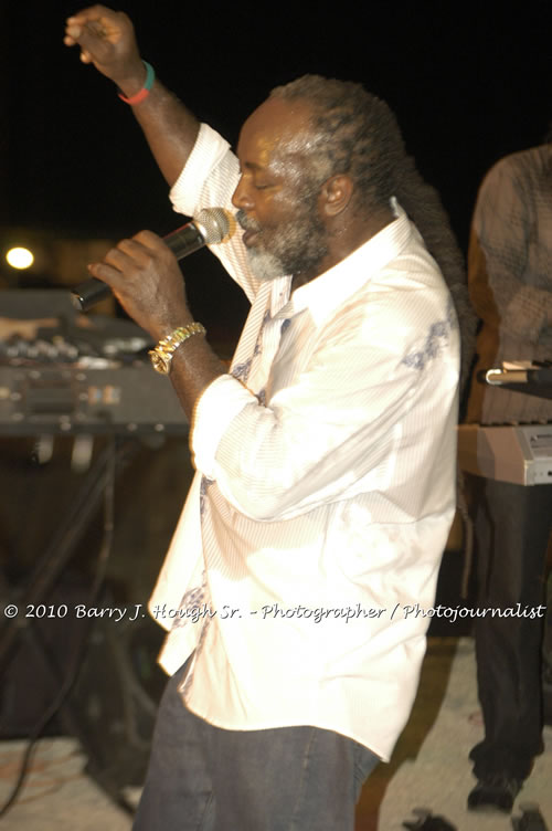 Freddy McGregor - Live In Concert @ Negril Escape Resort and Spa, One Love Drive, West End, Negril, Westmoreland, Jamaica W.I. - Photographs by Net2Market.com - Barry J. Hough Sr, Photographer/Photojournalist - Negril Travel Guide, Negril Jamaica WI - http://www.negriltravelguide.com - info@negriltravelguide.com...!