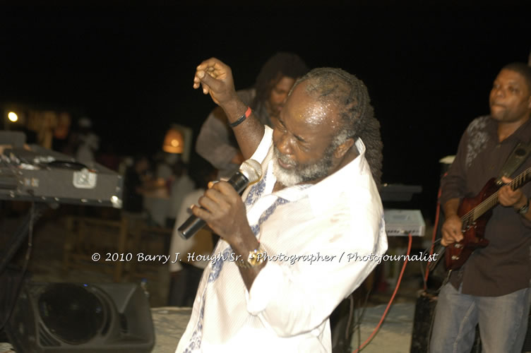 Freddy McGregor - Live In Concert @ Negril Escape Resort and Spa, One Love Drive, West End, Negril, Westmoreland, Jamaica W.I. - Photographs by Net2Market.com - Barry J. Hough Sr, Photographer/Photojournalist - Negril Travel Guide, Negril Jamaica WI - http://www.negriltravelguide.com - info@negriltravelguide.com...!