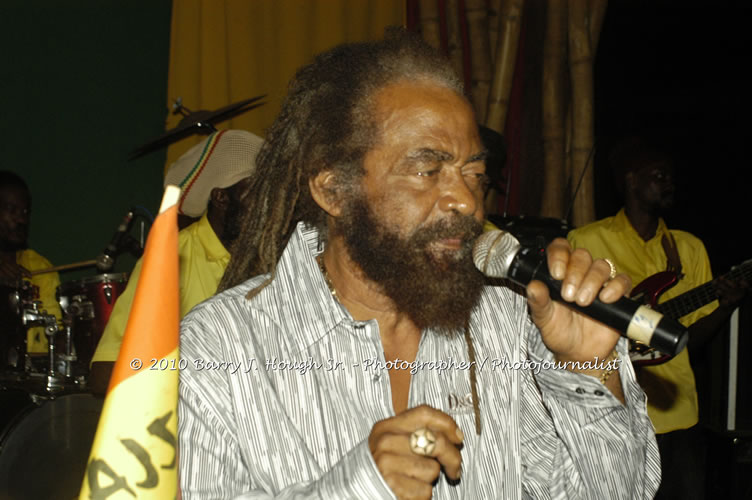 John Holt - Live in Concert - Also featuring Uprising Bank, plus DJ Gemini @ One Love Reggae Concerts Series 09/10 @ Negril Escape Resort & Spa, February 9, 2010, One Love Drive, West End, Negril, Westmoreland, Jamaica W.I. - Photographs by Net2Market.com - Barry J. Hough Sr, Photographer/Photojournalist - The Negril Travel Guide - Negril's and Jamaica's Number One Concert Photography Web Site with over 40,000 Jamaican Concert photographs Published -  Negril Travel Guide, Negril Jamaica WI - http://www.negriltravelguide.com - info@negriltravelguide.com...!