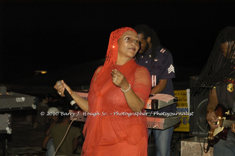 Marcia Griffiths & Edge Michael - Live In Concert - One Love Reggae Concert Series 09/10 @ Negril Escape Resort and Spa, December 29, 2009, One Love Drive, West End, Negril, Westmoreland, Jamaica W.I. - Photographs by Net2Market.com - Barry J. Hough Sr, Photographer/Photojournalist - Negril Travel Guide, Negril Jamaica WI - http://www.negriltravelguide.com - info@negriltravelguide.com...!