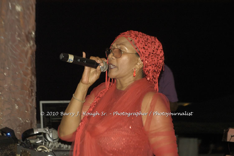 Marcia Griffiths & Edge Michael - Live In Concert - One Love Reggae Concert Series 09/10 @ Negril Escape Resort and Spa, December 29, 2009, One Love Drive, West End, Negril, Westmoreland, Jamaica W.I. - Photographs by Net2Market.com - Barry J. Hough Sr, Photographer/Photojournalist - Negril Travel Guide, Negril Jamaica WI - http://www.negriltravelguide.com - info@negriltravelguide.com...!