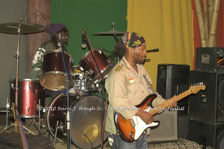 Richie Spice - Live In Concert - One Love Reggae Concert Series 09/10 @ Negril Escape Resort and Spa, January 19, 2010, One Love Drive, West End, Negril, Westmoreland, Jamaica W.I. - Photographs by Net2Market.com - Barry J. Hough Sr, Photographer/Photojournalist - Negril Travel Guide, Negril Jamaica WI - http://www.negriltravelguide.com - info@negriltravelguide.com...!