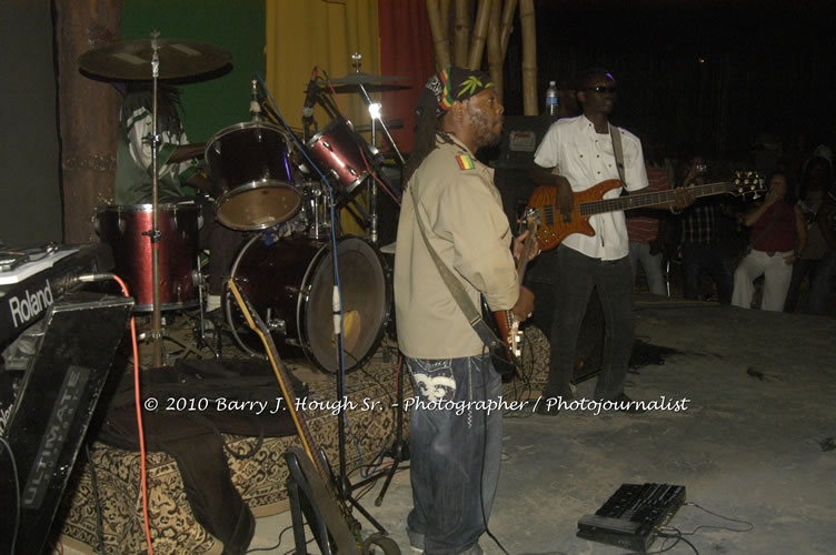 Richie Spice - Live In Concert - One Love Reggae Concert Series 09/10 @ Negril Escape Resort and Spa, January 19, 2010, One Love Drive, West End, Negril, Westmoreland, Jamaica W.I. - Photographs by Net2Market.com - Barry J. Hough Sr, Photographer/Photojournalist - Negril Travel Guide, Negril Jamaica WI - http://www.negriltravelguide.com - info@negriltravelguide.com...!