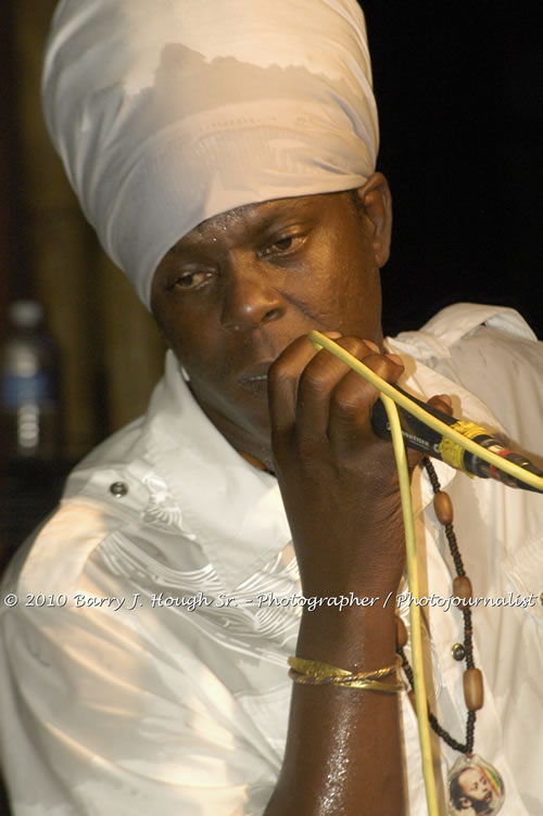 Richie Spice - Live In Concert - One Love Reggae Concert Series 09/10 @ Negril Escape Resort and Spa, January 19, 2010, One Love Drive, West End, Negril, Westmoreland, Jamaica W.I. - Photographs by Net2Market.com - Barry J. Hough Sr, Photographer/Photojournalist - Negril Travel Guide, Negril Jamaica WI - http://www.negriltravelguide.com - info@negriltravelguide.com...!