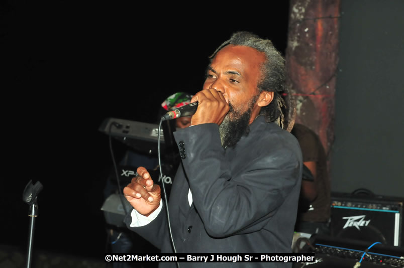 Beenie Man - Live in Concert, plus Hiyah Grade Band @ The Sunset Show @ Negril Escape Resort and Spa, Tuesday, February 3, 2009 - Live Reggae Music at Negril Escape - Tuesday Nights 6:00PM to 10:00 PM - One Love Drive, West End, Negril, Westmoreland, Jamaica W.I. - Photographs by Net2Market.com - Barry J. Hough Sr, Photographer/Photojournalist - The Negril Travel Guide - Negril's and Jamaica's Number One Concert Photography Web Site with over 40,000 Jamaican Concert photographs Published -  Negril Travel Guide, Negril Jamaica WI - http://www.negriltravelguide.com - info@negriltravelguide.com...!