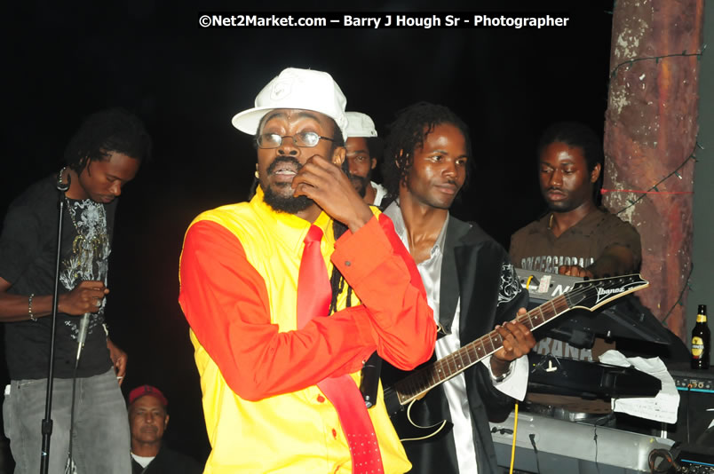 Beenie Man - Live in Concert, plus Hiyah Grade Band @ The Sunset Show @ Negril Escape Resort and Spa, Tuesday, February 3, 2009 - Live Reggae Music at Negril Escape - Tuesday Nights 6:00PM to 10:00 PM - One Love Drive, West End, Negril, Westmoreland, Jamaica W.I. - Photographs by Net2Market.com - Barry J. Hough Sr, Photographer/Photojournalist - The Negril Travel Guide - Negril's and Jamaica's Number One Concert Photography Web Site with over 40,000 Jamaican Concert photographs Published -  Negril Travel Guide, Negril Jamaica WI - http://www.negriltravelguide.com - info@negriltravelguide.com...!