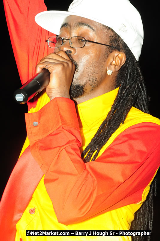 Beenie Man - Live in Concert, plus Hiyah Grade Band @ The Sunset Show @ Negril Escape Resort and Spa, Tuesday, February 3, 2009 - Live Reggae Music at Negril Escape - Tuesday Nights 6:00PM to 10:00 PM - One Love Drive, West End, Negril, Westmoreland, Jamaica W.I. - Photographs by Net2Market.com - Barry J. Hough Sr, Photographer/Photojournalist - The Negril Travel Guide - Negril's and Jamaica's Number One Concert Photography Web Site with over 40,000 Jamaican Concert photographs Published -  Negril Travel Guide, Negril Jamaica WI - http://www.negriltravelguide.com - info@negriltravelguide.com...!