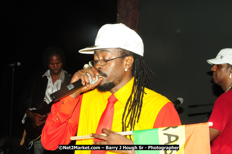 Beenie Man - Live in Concert, plus Hiyah Grade Band @ The Sunset Show @ Negril Escape Resort and Spa, Tuesday, February 3, 2009 - Live Reggae Music at Negril Escape - Tuesday Nights 6:00PM to 10:00 PM - One Love Drive, West End, Negril, Westmoreland, Jamaica W.I. - Photographs by Net2Market.com - Barry J. Hough Sr, Photographer/Photojournalist - The Negril Travel Guide - Negril's and Jamaica's Number One Concert Photography Web Site with over 40,000 Jamaican Concert photographs Published -  Negril Travel Guide, Negril Jamaica WI - http://www.negriltravelguide.com - info@negriltravelguide.com...!