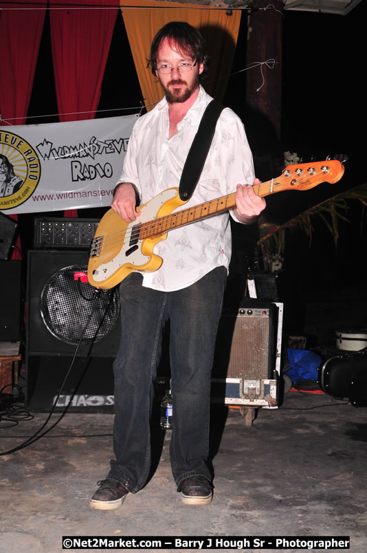 Chinese New Year @ The Sunset Show at Negril Escape - Tuesday, January 27, 2009 - Live Reggae Music at Negril Escape - Tuesday Nights 6:00PM to 10:00 PM - Photographs by Net2Market.com - Barry J. Hough Sr, Photographer/Photojournalist - Negril Travel Guide, Negril Jamaica WI - http://www.negriltravelguide.com - info@negriltravelguide.com...!