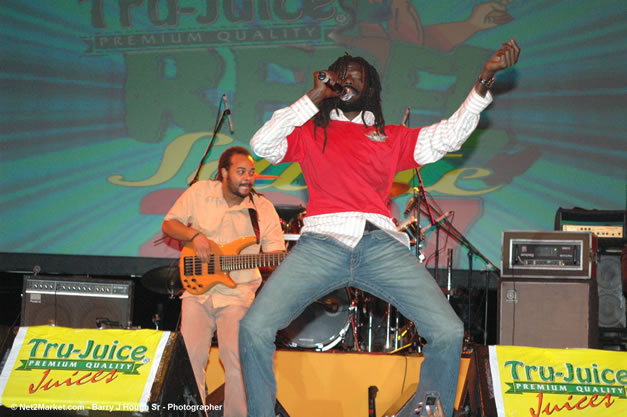 Buju Banton @ Tru-Juice Rebel Salute 2007 - Saturday, January 13, 2007, Port Kaiser Sports Club, St. Elizabeth - Negril Travel Guide, Negril Jamaica WI - http://www.negriltravelguide.com - info@negriltravelguide.com...!