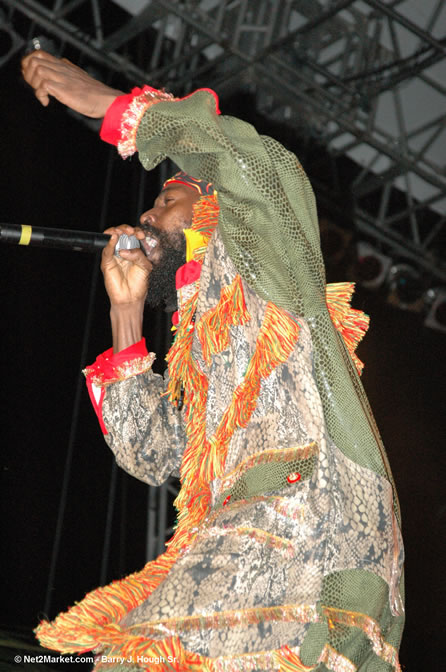 Capleton - Red Stripe Reggae Sumfest 2005 - Dancehall Night - July 21th, 2005 - Negril Travel Guide, Negril Jamaica WI - http://www.negriltravelguide.com - info@negriltravelguide.com...!