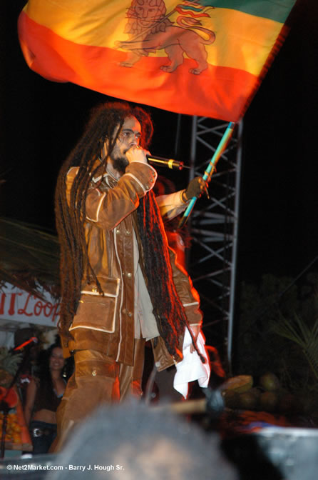 Damian "Junior Gong" Marley & Stephen Marley - Red Stripe Reggae Sumfest 2005 - International Night #2 - July 23th, 2005 - Negril Travel Guide, Negril Jamaica WI - http://www.negriltravelguide.com - info@negriltravelguide.com...!