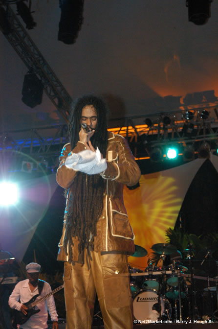 Damian "Junior Gong" Marley & Stephen Marley - Red Stripe Reggae Sumfest 2005 - International Night #2 - July 23th, 2005 - Negril Travel Guide, Negril Jamaica WI - http://www.negriltravelguide.com - info@negriltravelguide.com...!